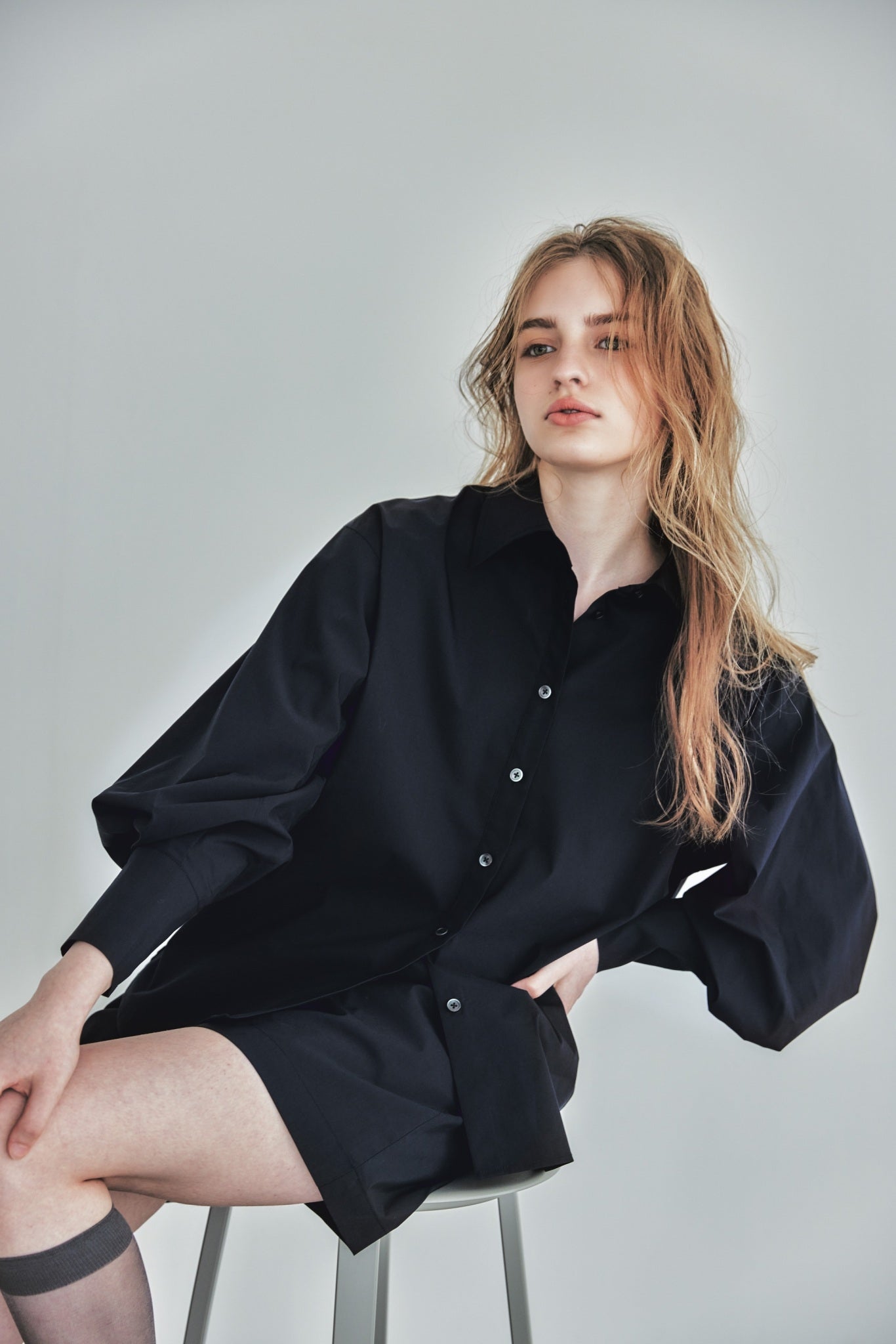 VOLUME SLEEVE TAFFETA SHIRT (NAVY)