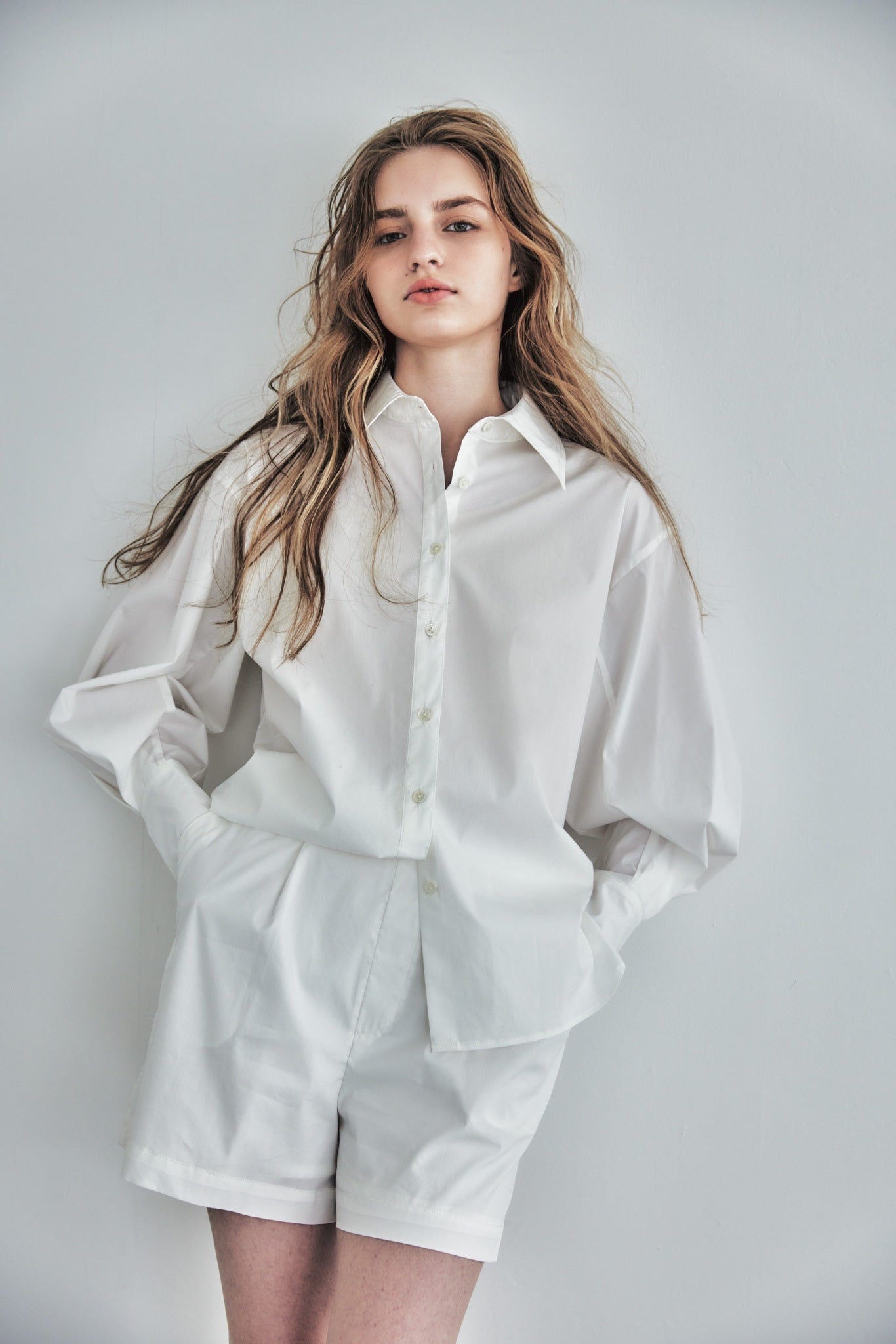 VOLUME SLEEVE TAFFETA SHIRT (WHITE)