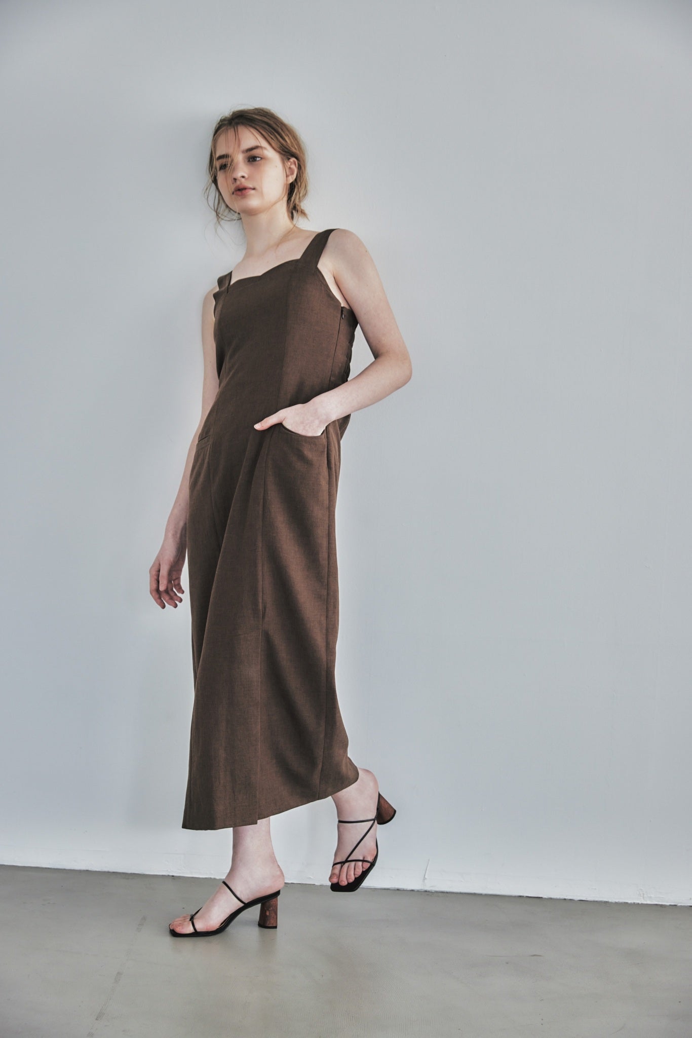 LINEN MIX I-LINE O/P(BROWN)